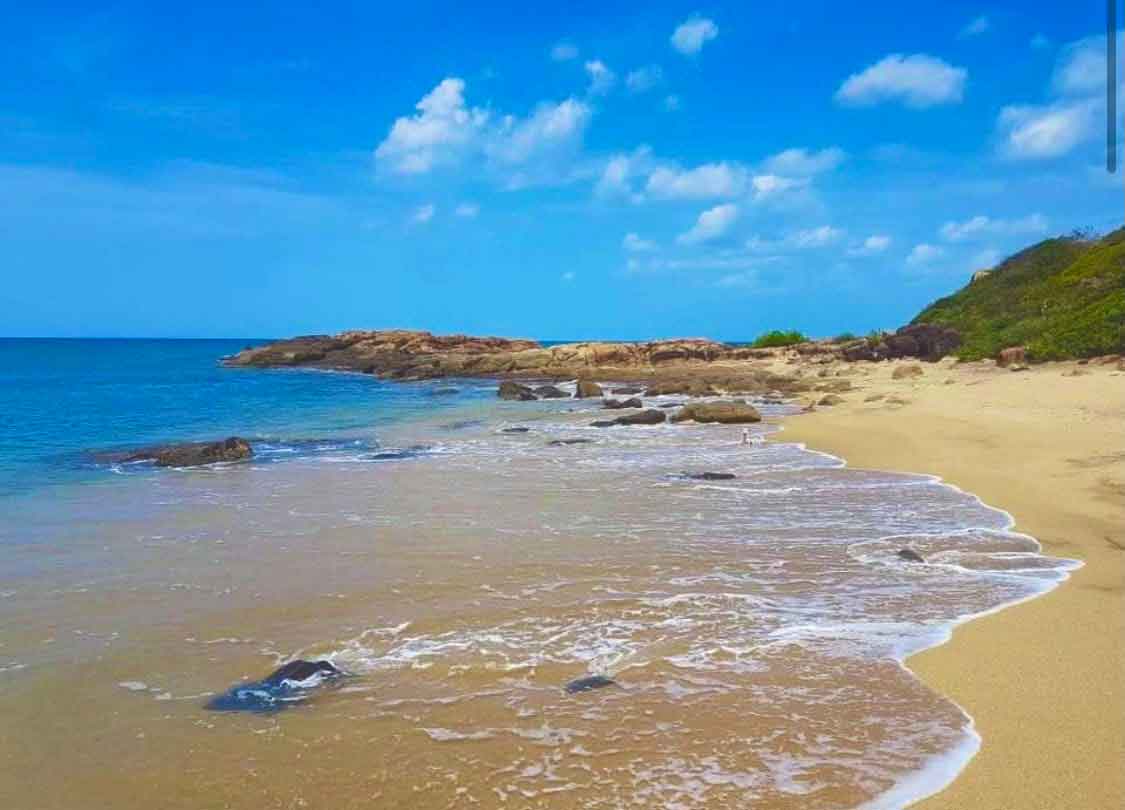 Arisimale-Beach-Sri-lanka-Trincomalee